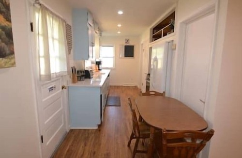Bloomington House | Your groups Bloomington adventure starts here