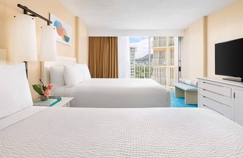 Waikiki Hotel | Your Home Away From Home! City View, Beachfront Property, Onsite Swimming Pool