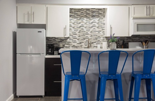 Hyde Park Apartment | Your Montrose Studios! Sleeps 42/21BR/21BA/21PA