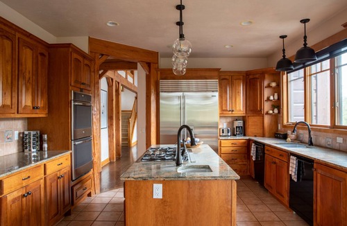 The Highlands Cabin | Zendo by AvantStay | Serene Mountain Abode w/Hot Tub & Views