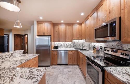 Winter Park Apartment | Zephyr Mountain Lodge, Condo - Ski-In Ski-Out Village Corridor View Premium-Rated Condo 2310