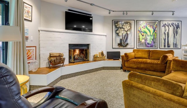 1/2 Mi to Lake Dillon: Mtn-View Condo in Frisco