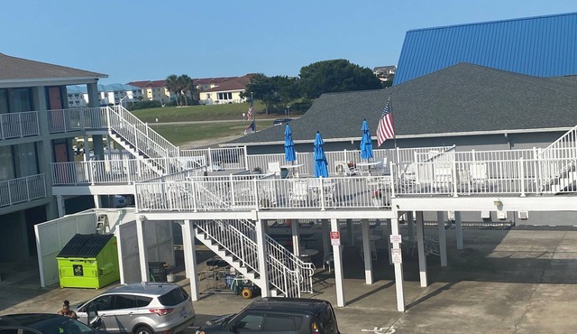 1- bedroom condo-Smack-Dab-In-The-Middle of OIB