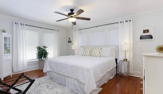 1 BR 1BA Downtown Riverwalk Golf Zoo and Pearl