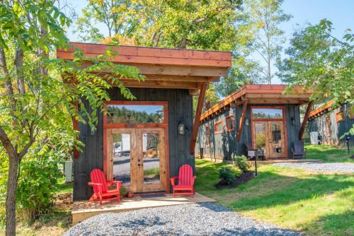 1 Mile to Downtown West Jefferson Camping Cabin #2