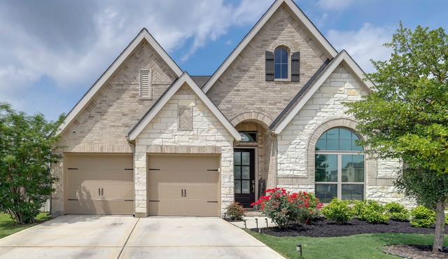 10 Min From Austin! High-End Home w/Nice Backyard