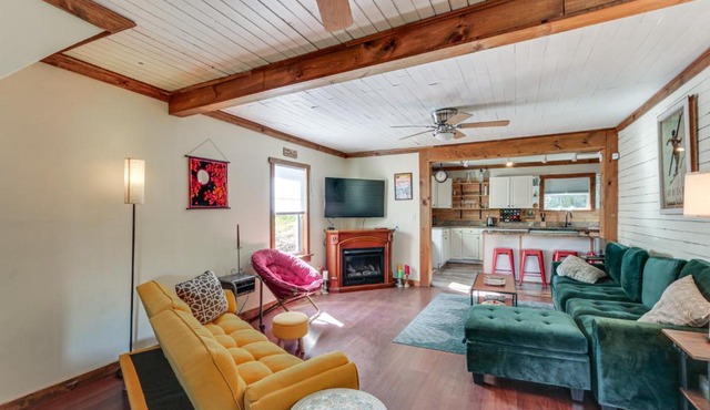10 Mins to Blackwater Falls: Mtn Home w/Hot Tub