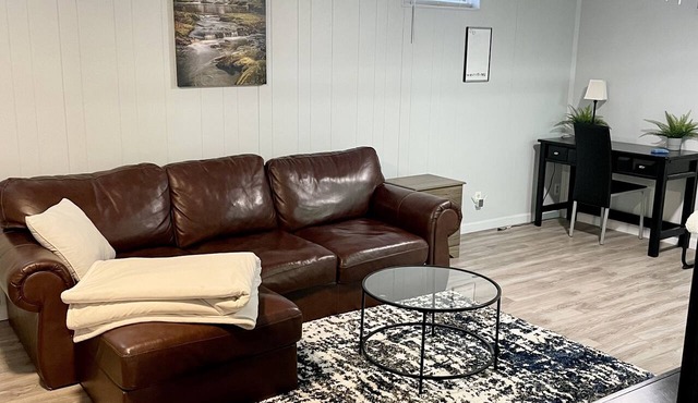 12 min to Downtown! Child&Pet Friendly , Fully Stocked Kitchen, W/, Back