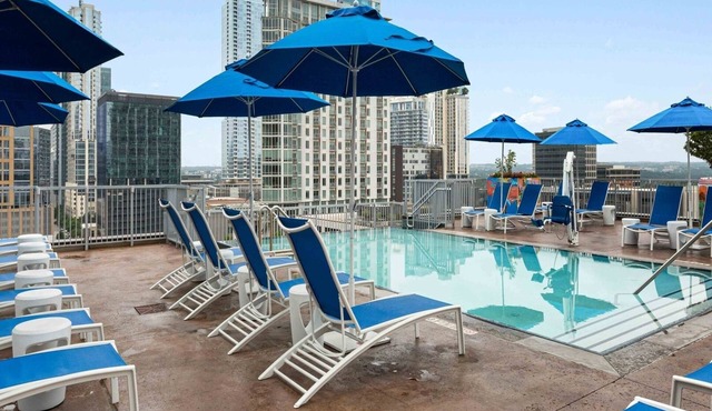 1br Deluxe Unit Rooftop Pool Austin Skyline Views!