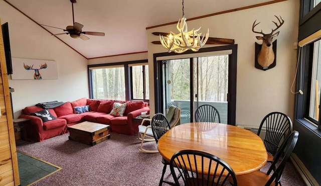 2 Bed/2Bath White Mtn treetop Townhome across from Loon w views, pool & shuttle