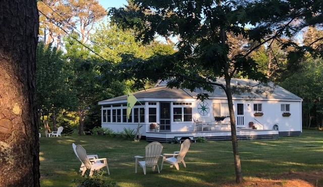 2 bedroom cottage only 187 steps away from Popham Beach!
