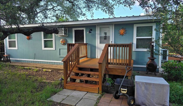 2-bedroom house in beautiful Austin with country and charm