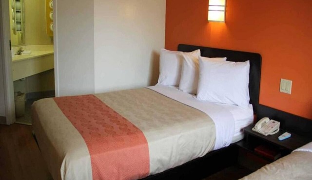 2 Full Beds | Non-Smoking, Micfridge
