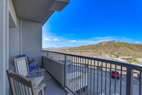 2 Mi to Ski Resort! Sugar Mtn Condo w/Indoor Pool