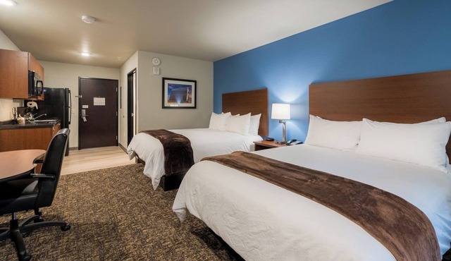 2 Queen Room w/Kitchen Near Ketchikan Attractions & Harbor Views