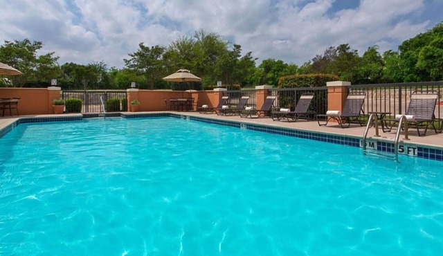 2 Units Close to Inner Space Cavern! Outdoor Pool, FREE Parking, Pets Allowed!