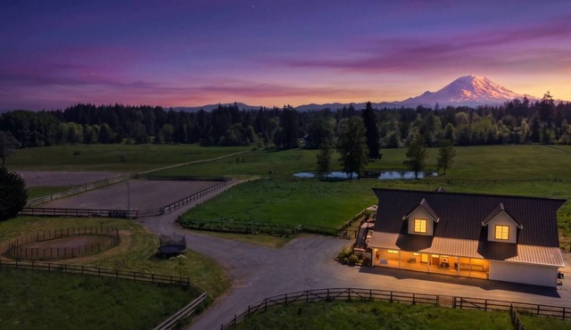 20-Acre Farmhouse Escape | Mount View, Pond &Grill