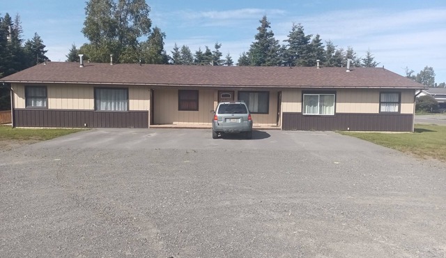 2025 SUBARU CAR! Minutes from Kenai River. 2 bed 1 bath.