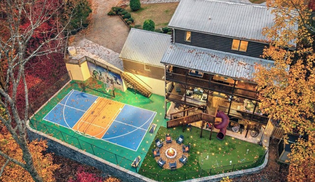 2MstrSuites~Pickleball~Golf~Hottub~Firepit~Gameroom~pooltable~Views~Sleeps 16