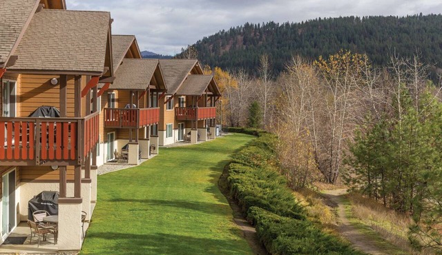 2x2BR Bavarian Retreat, Hot Tub, 1 Mi to Downtown