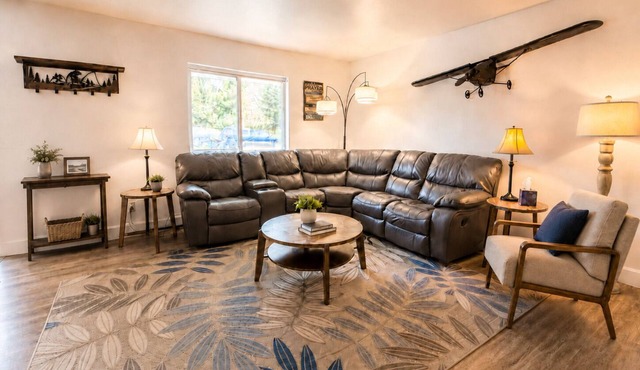 3 Bed 2.5 Bath House & Save 100 dollars a day on Car Rental