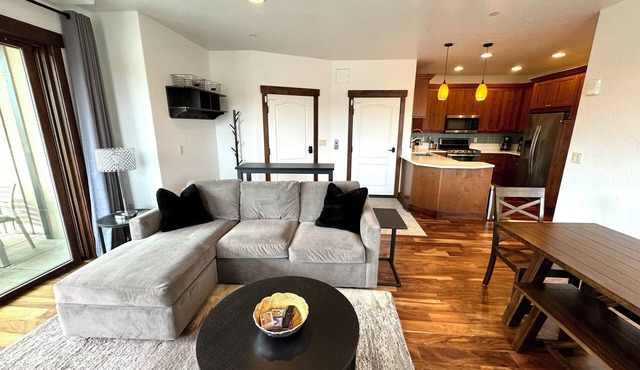 3-bed, 2-bath condo on the Riverwalk in Silverthorne; Easy access to Summit!