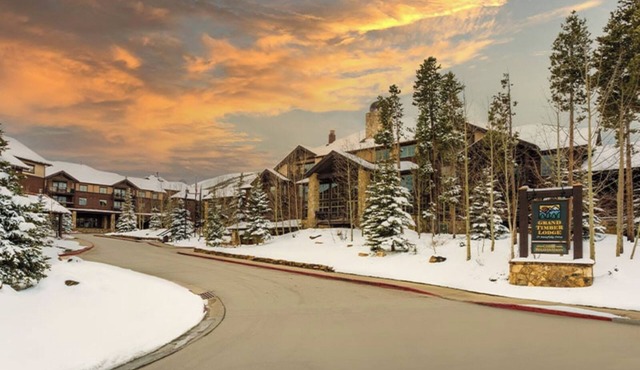 3-Bedroom/3-Bath/Sleeps 10. Ski-in, Ski-out!