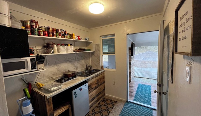 3-bedroom cabin in serene Pāhoa with fitness room, WiFi
