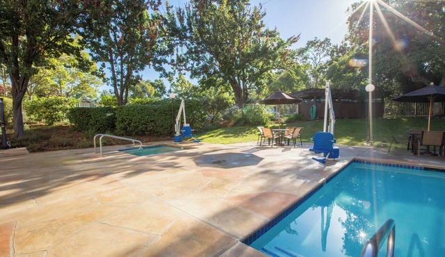 3 Chic Studios| Kitchen | Pool | Free Parking | Napa Opera House – 1.2 miles