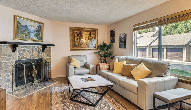 3 Mi to Old Town Arvada! Family Townhome w/Patio