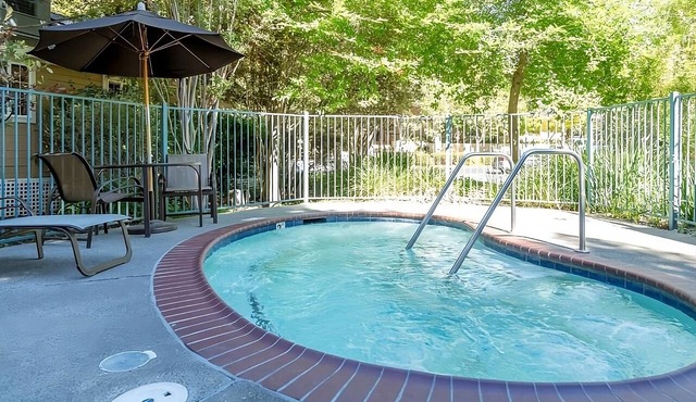 3 Units Studios | Kitchen, Pool & Free Parking | Near Downtown Napa
