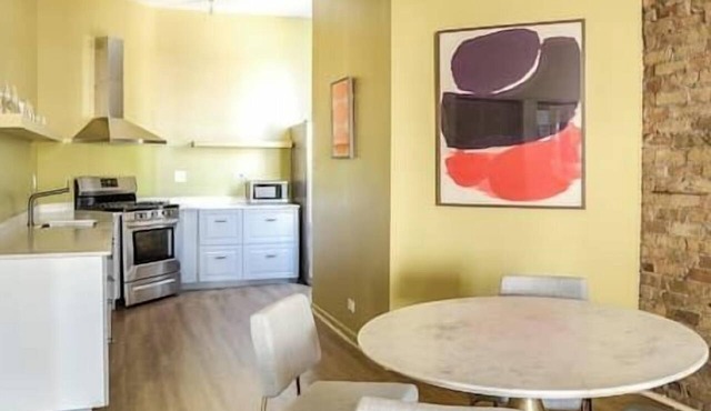 3rd Floor Flat in River North - 3N