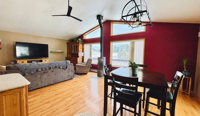 4-bedroom house in quaint Kodiak for your getaway