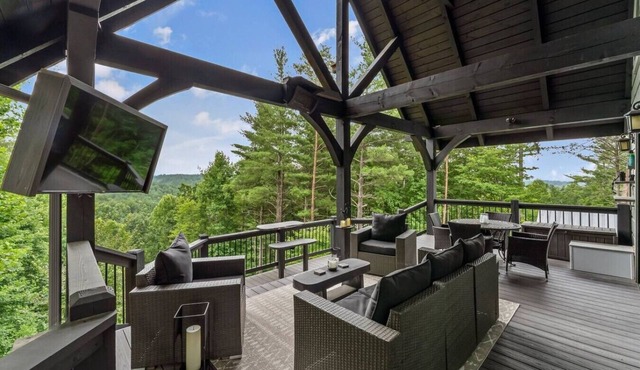 4-Season Retreat | Mtn Views, Fire Pit, Lake James