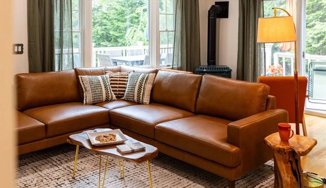 4BR Mtn Retreat w/Hot Tub, Game Rm & 2 Kitchens – 15 Mins to North Conway!