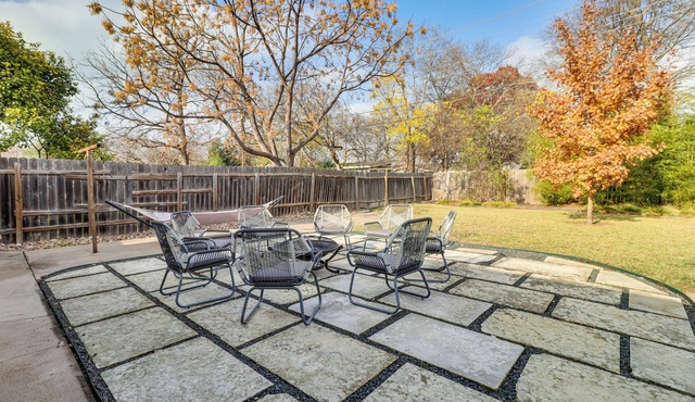 5 Mi to Dtwn Austin: Stylish Home w/Office & Yard