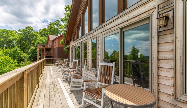 5 O'Clock Somewhere - Between Boone & Blowing Rock, has hot tub, pool table and great views!