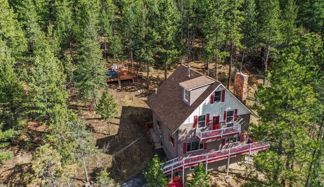 5BR Mountain Retreat w/Hot Tub & Views Sleeps 12 Near Idaho Springs