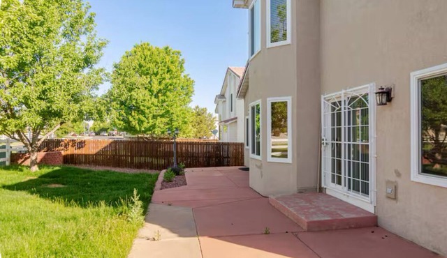 6 bedroom, 4BR, private HOTTUB