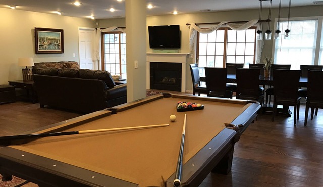 6bed/4bath one-level Cape Cod Villa