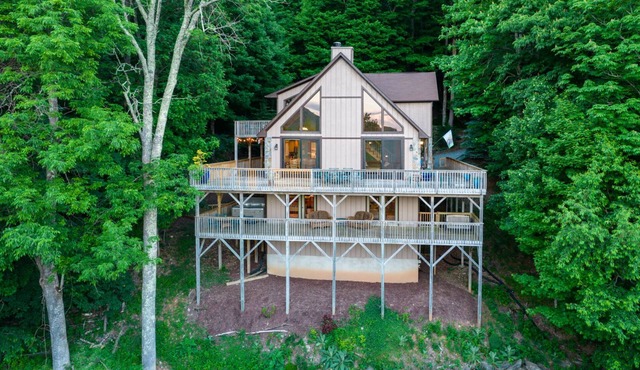 A Big View Great Seven Devils home beautiful decor great views hot tub