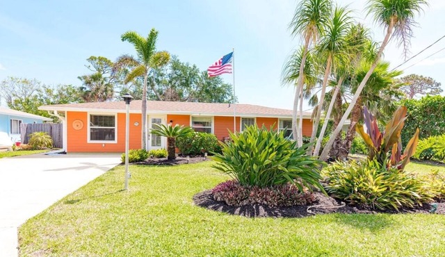 A short Walk to Venice Beach! Family-Friendly house with private pool!