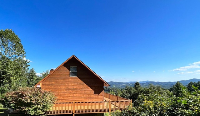 Above It All - Game Table, WiFi & Long Range Views Near Grayson Highlands