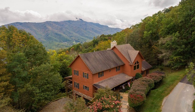 Above the Clouds | Sleeps 13 | Game Room | Pet Friendly | Mountain Views