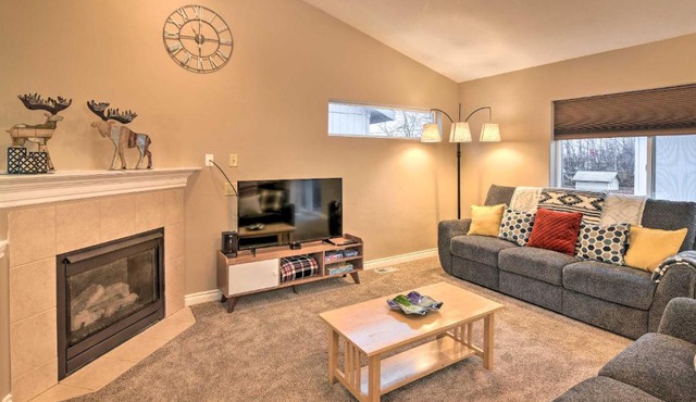 Accommodating Anchorage Abode < 1 Mi to Jewel Lake