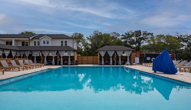 Admiral's Abode - Fully Loaded! Walk to the beach, Dogs ok!, Huge SW Pool!