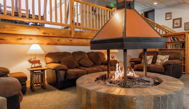 Adventure Vacation! Relaxing Stay for Families | Full Kitchen, Indoor Pool