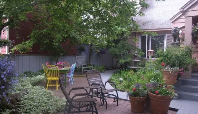 AIRPORT HEIGHTS HIDEAWAY King Bed-Walking distance to Alaska Regional Hospital