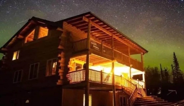 Alaska Knotty Pine B&B Log House~Whole House- 6 bedrooms 6 baths -Hot Tub, Sauna
