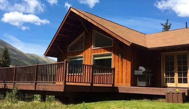 Alaska Mountain Lodge & Wedding Venue! Day Trips Offered Near Anchorage